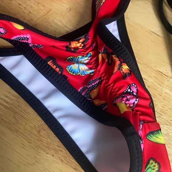 Bikini - Picture 2 of 3